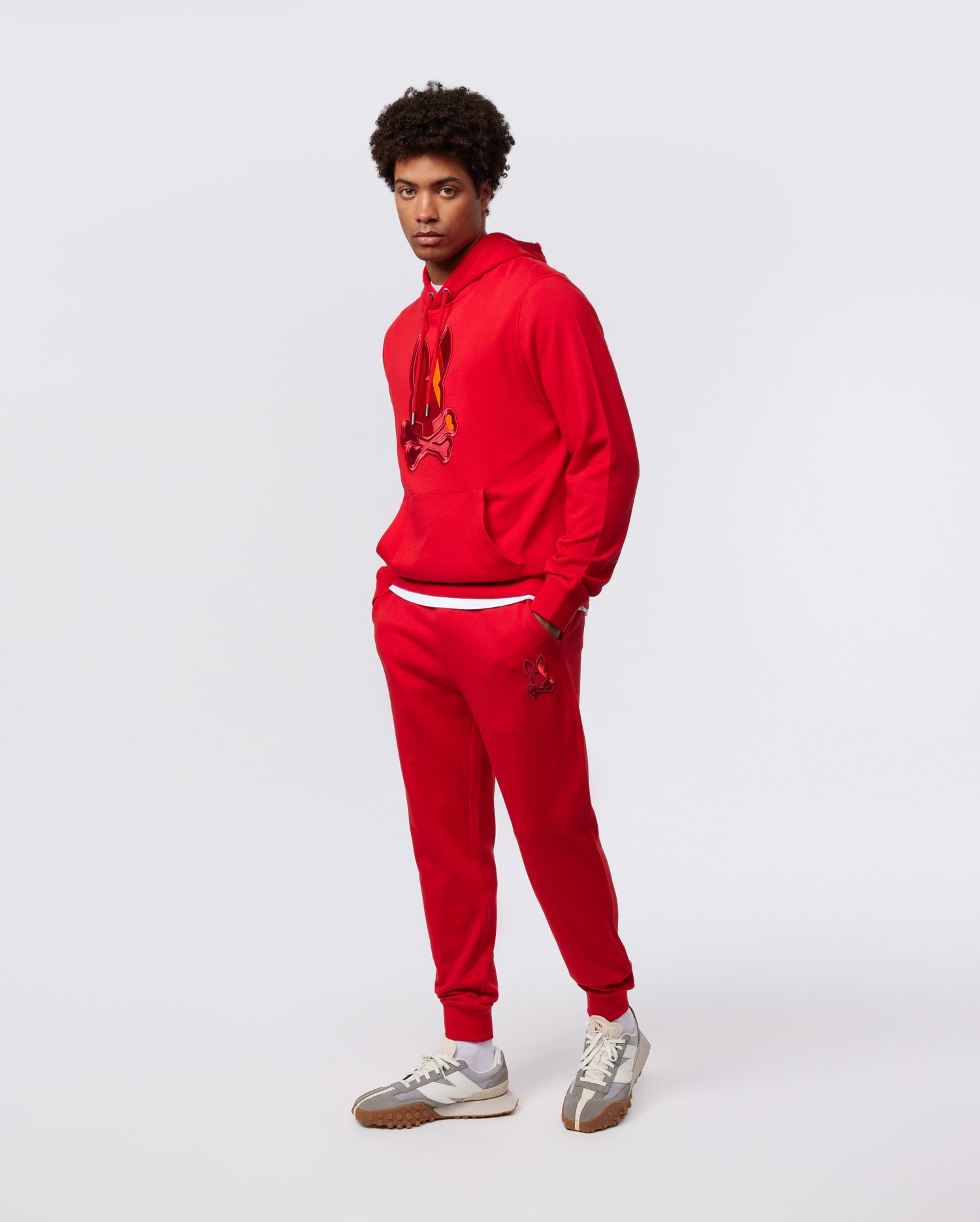 MENS RED APPLE VALLEY EMBROIDERED HOODIE | PSYCHO BUNNY – Psycho Bunny