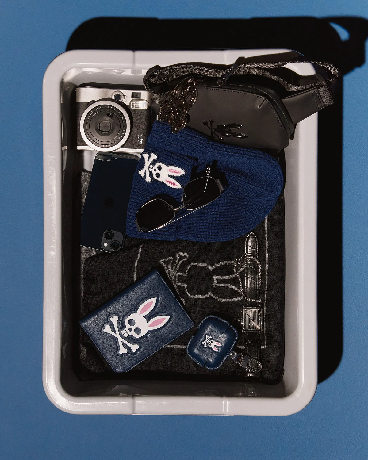 STICK ON CARD HOLDER - MO2400032