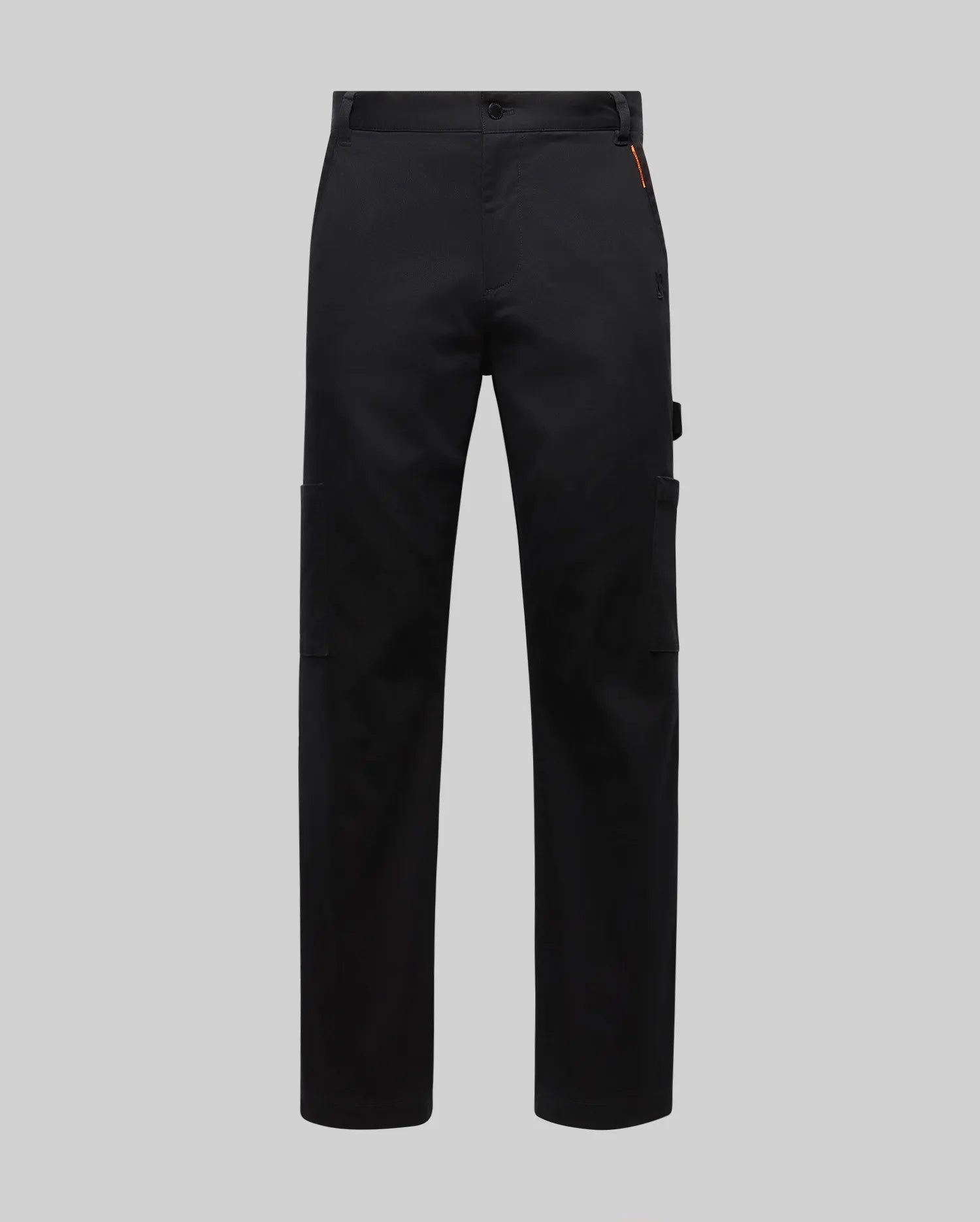 The Psycho Bunny MENS RUSSELL CARPENTER PANT - MB0600005 features a black regular fit, straight legs, cargo pockets, right leg loop, and waist button closure, shown against a plain light grey background.