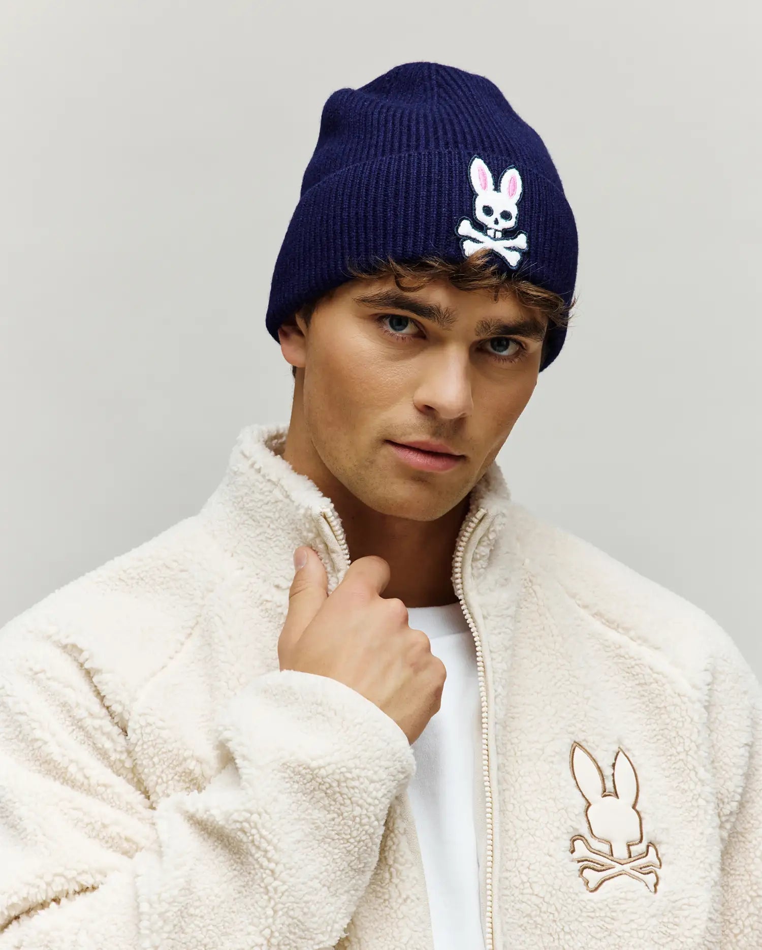 MENS CHENILLE PATCH BEANIE - MO2500024