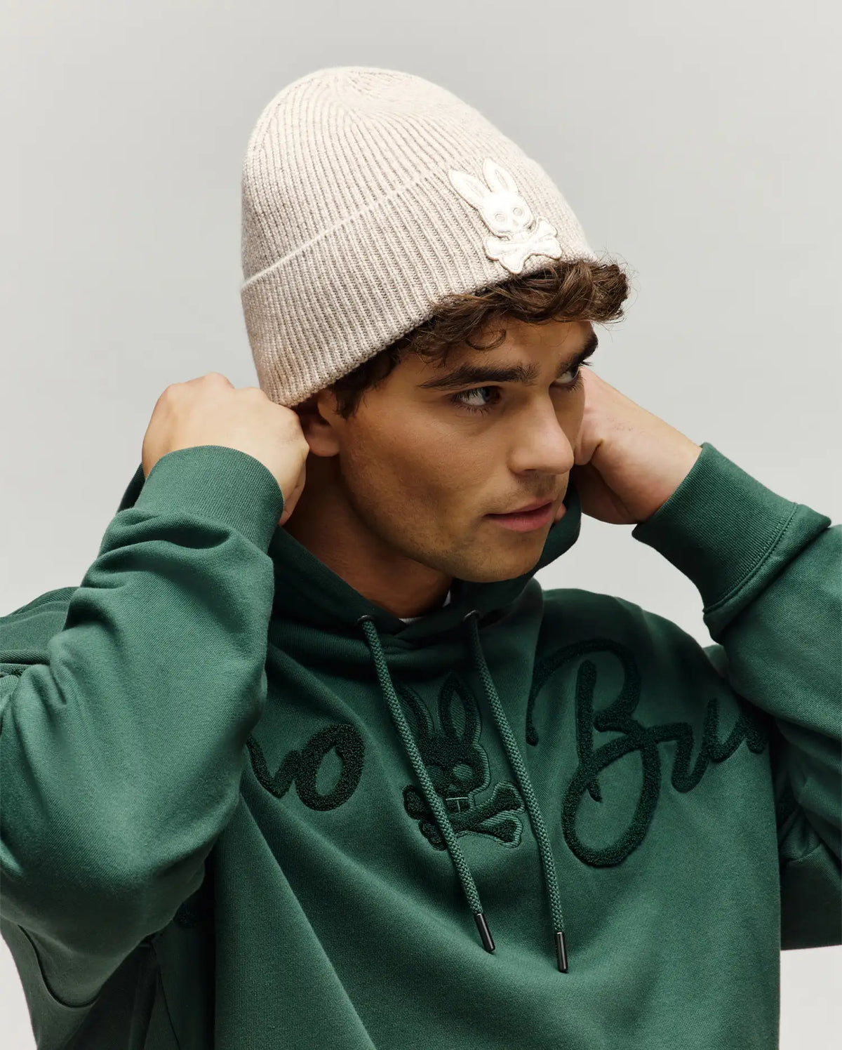 MENS CHENILLE PATCH BEANIE - MO2500024